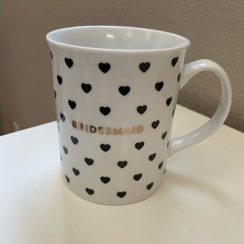 Bridesmaid mug gold with black hearts